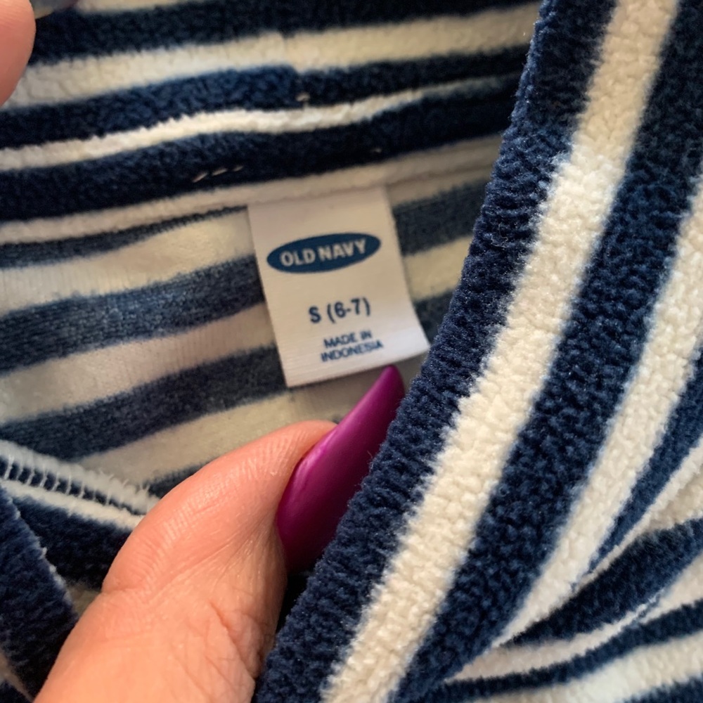 Girls Old Navy long sleeve. - Picture 4 of 4